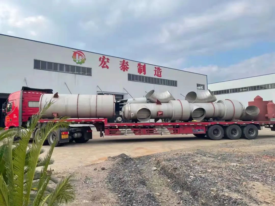 湖南宏泰制造--首臺(tái)套設(shè)備:新疆20噸玉米漿廢熱蒸發(fā)器整裝發(fā)貨