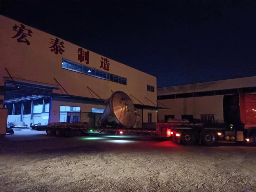 湖南宏泰承接的國內某高端電解鋁專用起重裝備制造股份有限公司的一臺料倉設備順利交付