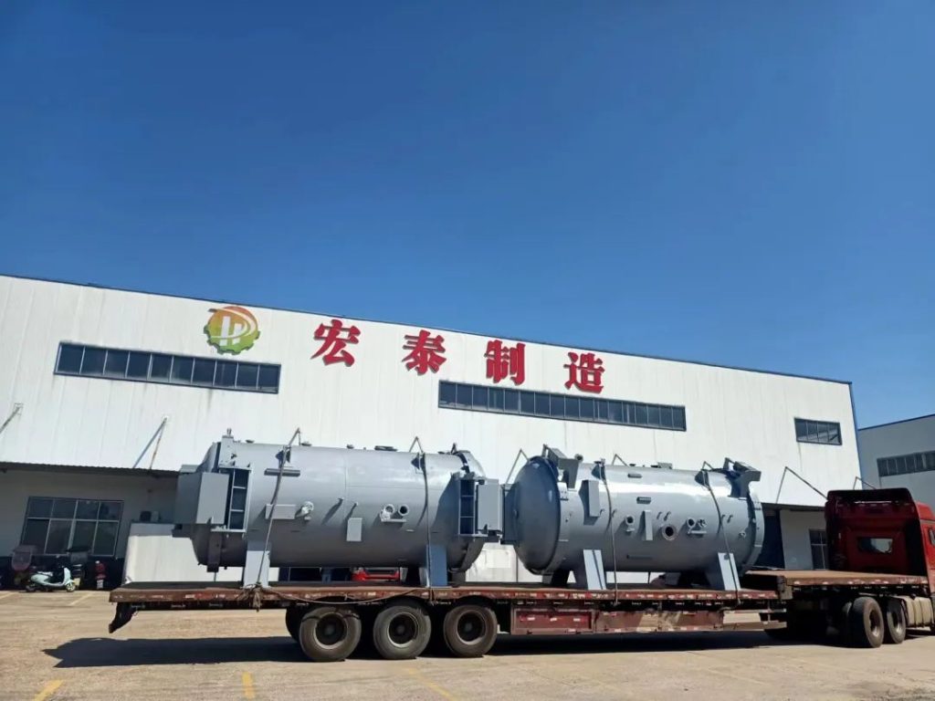 湖南宏泰承接的湖南某半導體變頻設備有限公司的兩套壓力爐殼順利交付