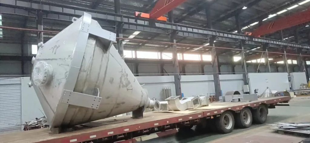 湖南宏泰承接的國內某高端電解鋁專用起重裝備制造股份有限公司的一臺料倉設備順利交付