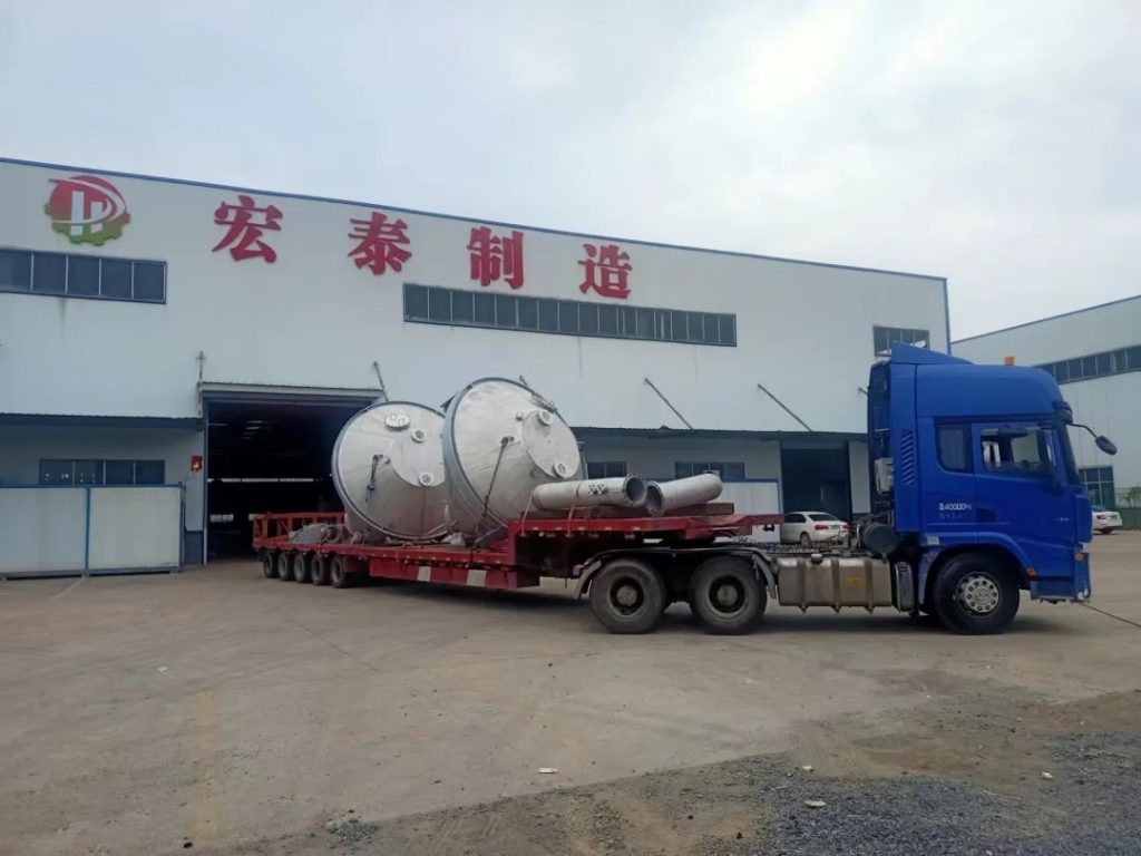湖南宏泰承接國內的某高端電解鋁專用起重裝備制造股份有限公司的二臺料倉設備順利出廠