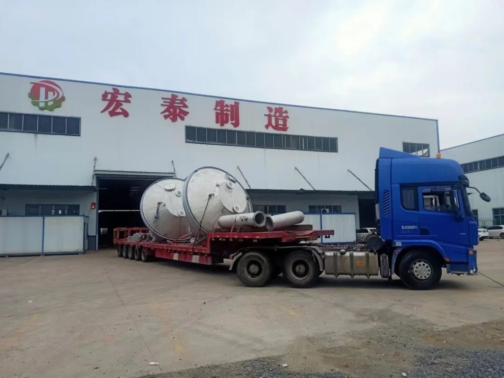 湖南宏泰承接國內的某高端電解鋁專用起重裝備制造股份有限公司的二臺料倉設備順利出廠