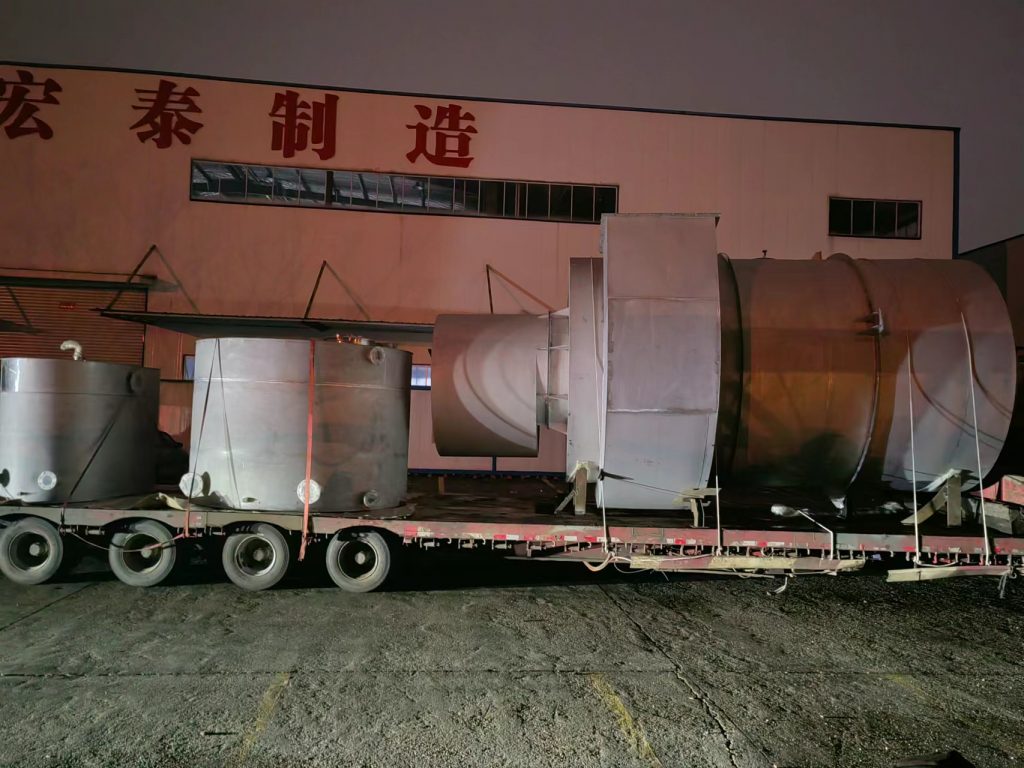 湖南宏泰承接的湖南某新材料環保公司的三臺環保除塵成套設備順利出廠