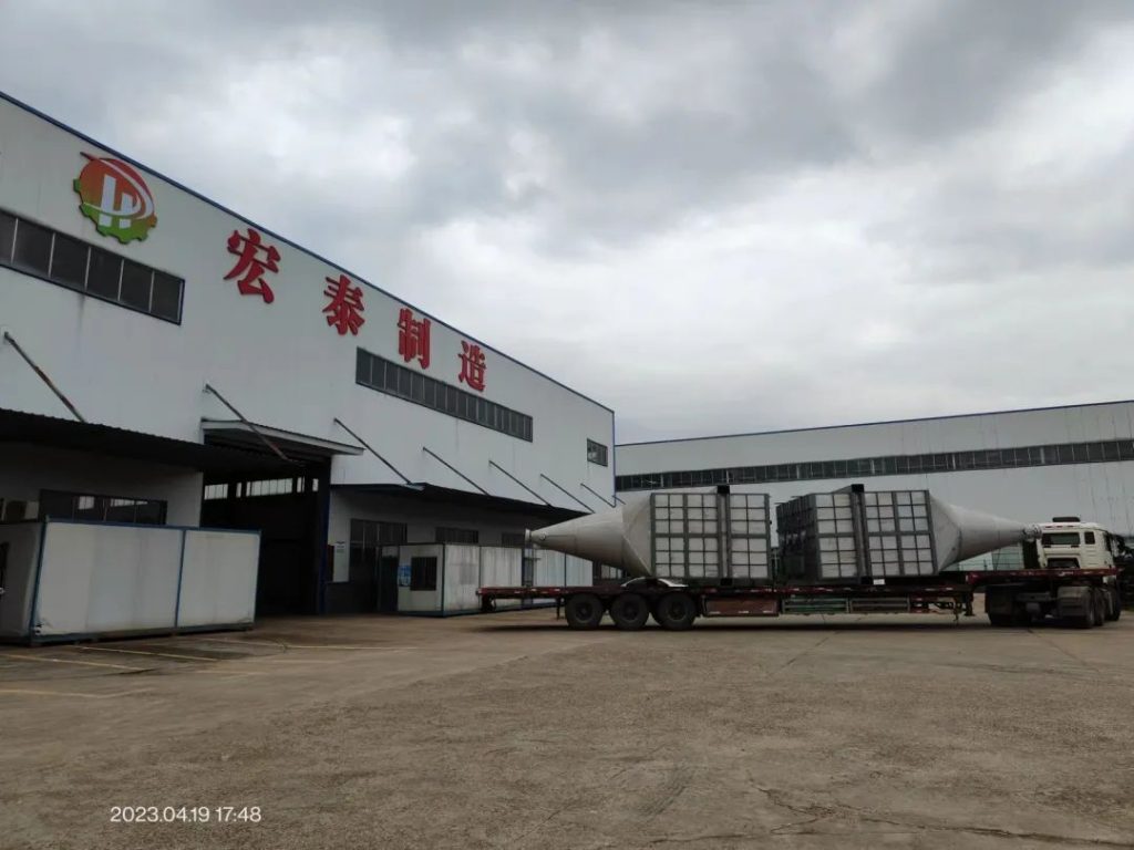 湖南宏泰承接國內的某高端電解鋁專用起重裝備制造股份有限公司的8臺大料倉順利出廠
