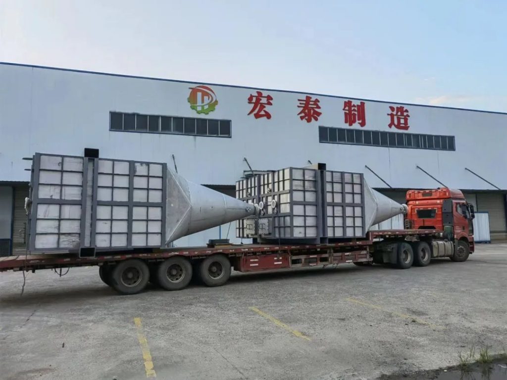 湖南宏泰承接國內的某高端電解鋁專用起重裝備制造股份有限公司的8臺大料倉順利出廠